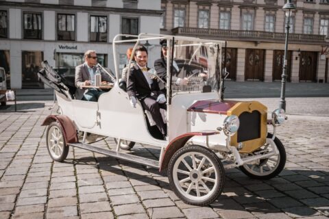 Stadtrundfahrt durch Wien im Elektro Oldtimer